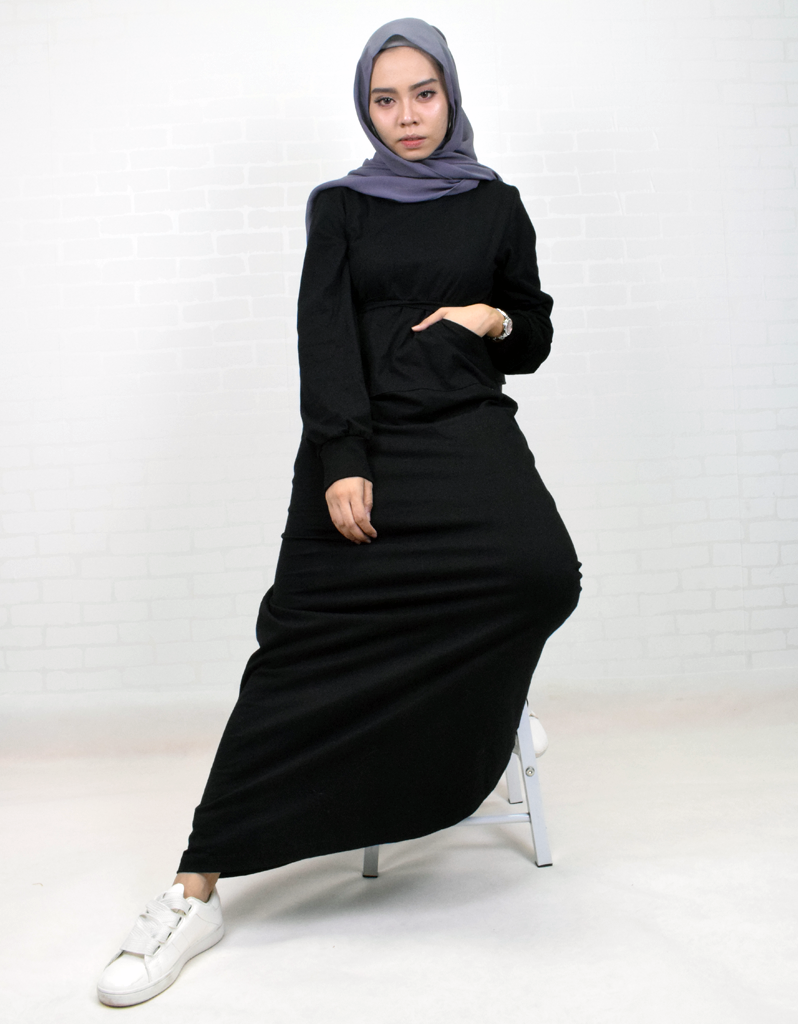 Sweatshirt Maxi Dress in Black