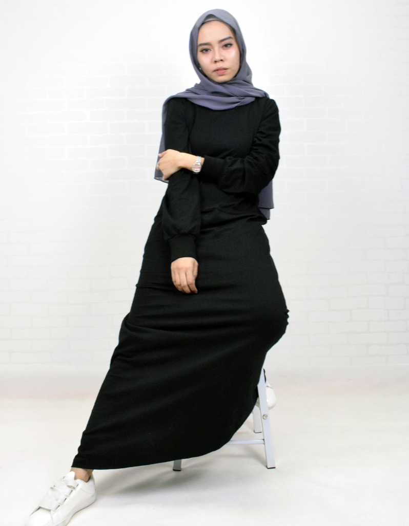 Sweatshirt Maxi Dress in Black