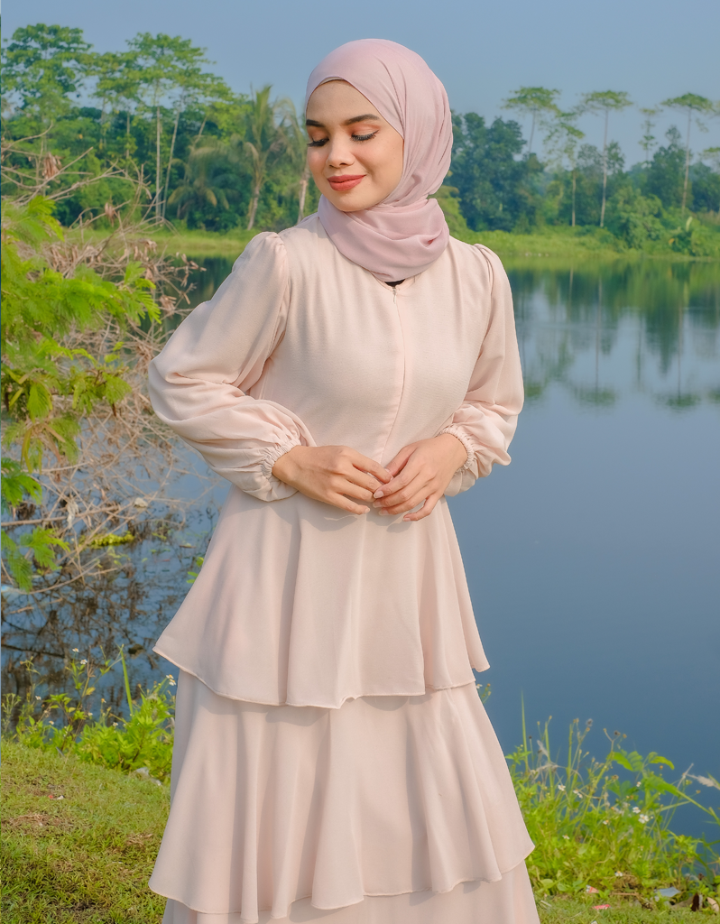DUCHESS in Beige
