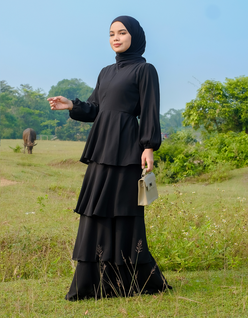 DUCHESS in Black