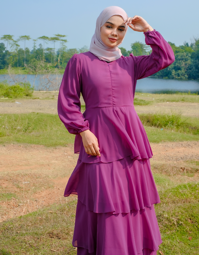 DUCHESS in Fushcia