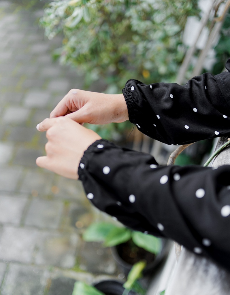 Adotrable Kaftan in Black