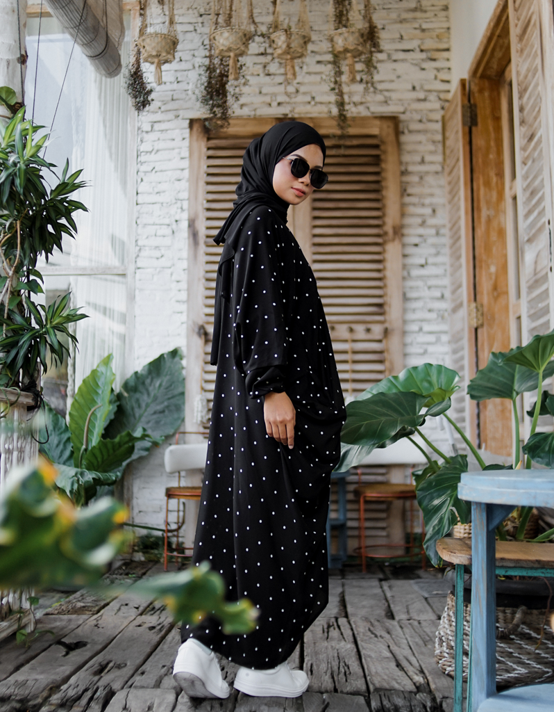 Adotrable Kaftan in Black