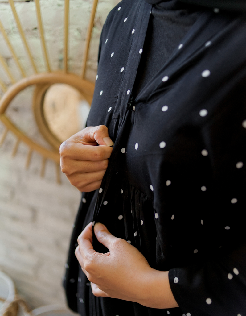 Adotrable Kaftan in Black