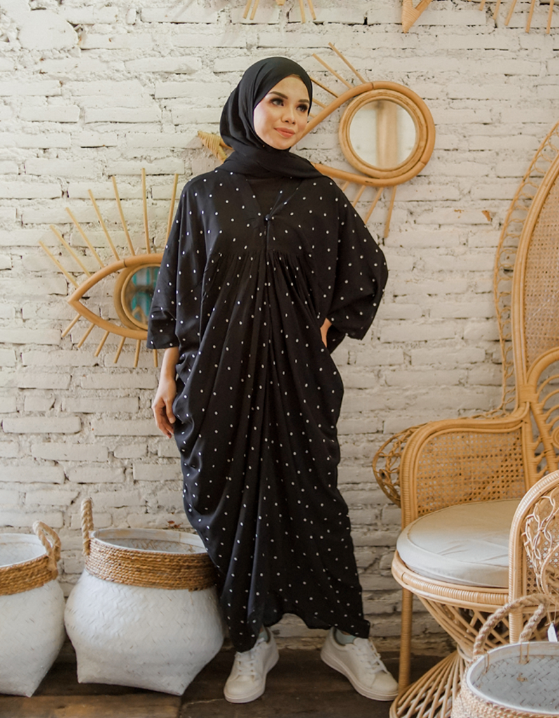 Adotrable Kaftan in Black
