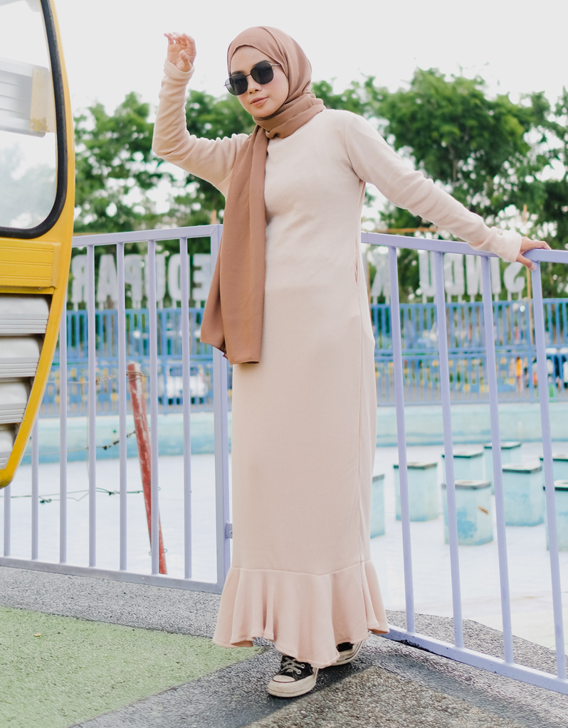 Ribbed Flounce Maxi Dress in Beige