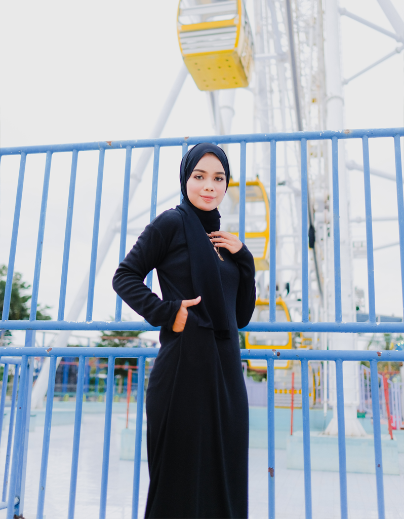 Ribbed Flounce Maxi Dress in Black