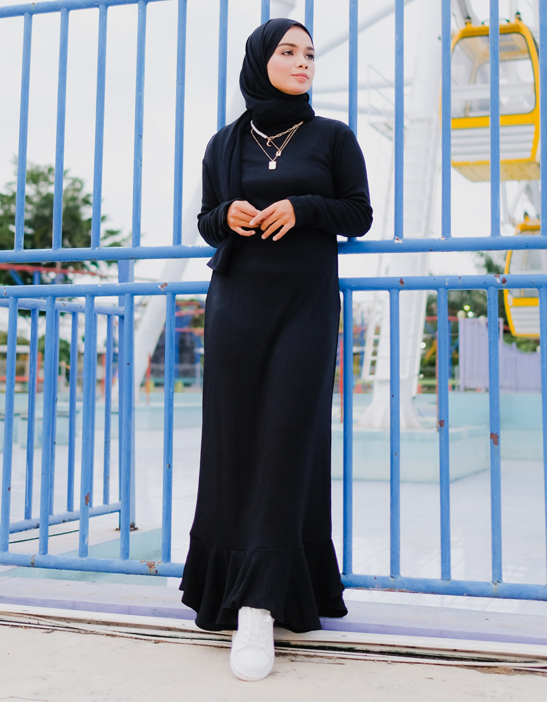 Ribbed Flounce Maxi Dress in Black