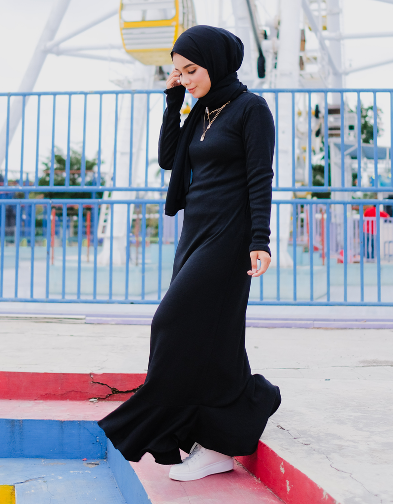 Ribbed Flounce Maxi Dress in Black