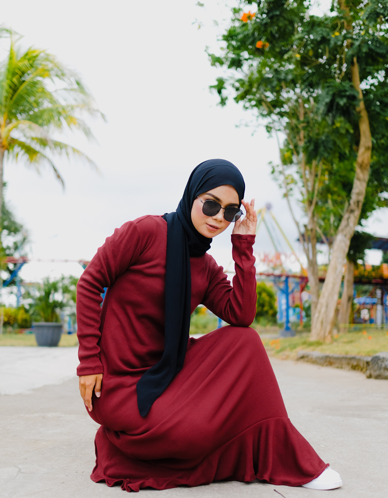 Ribbed Flounce Maxi Dress in Maroon