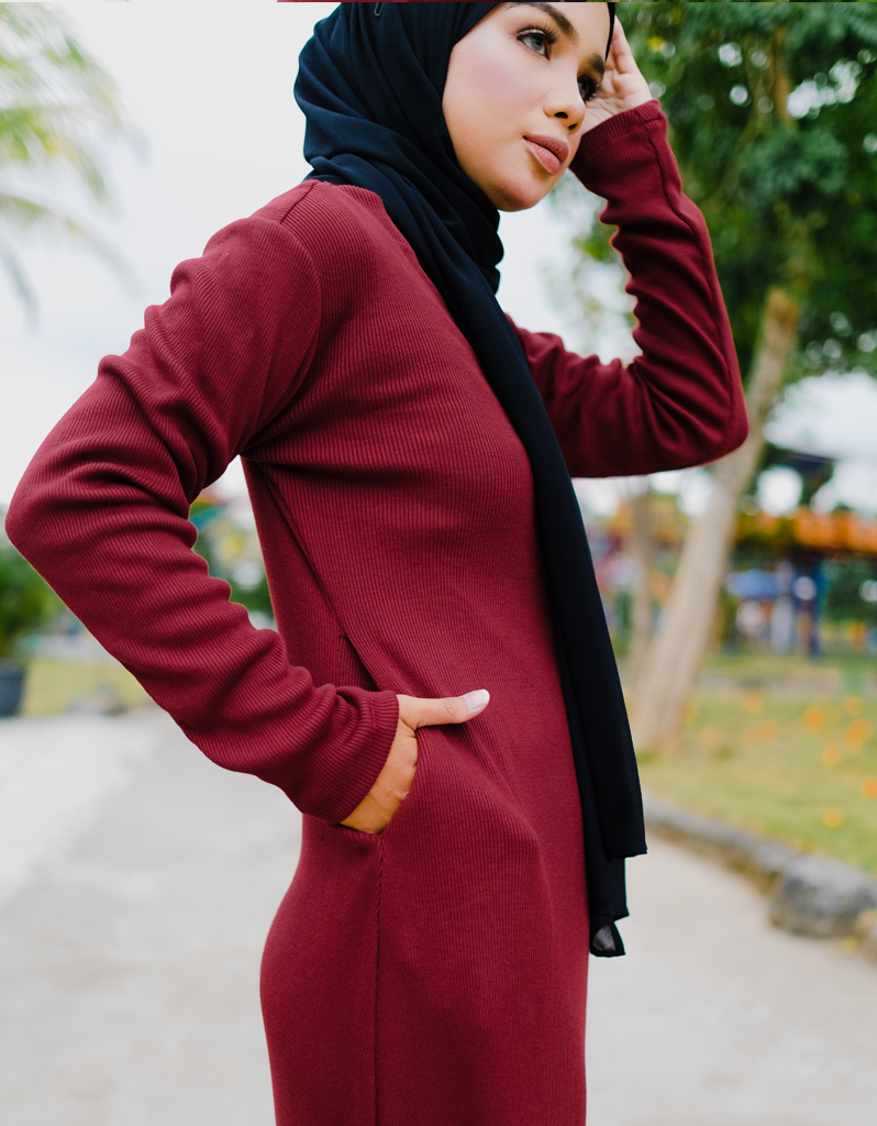 Ribbed Flounce Maxi Dress in Maroon