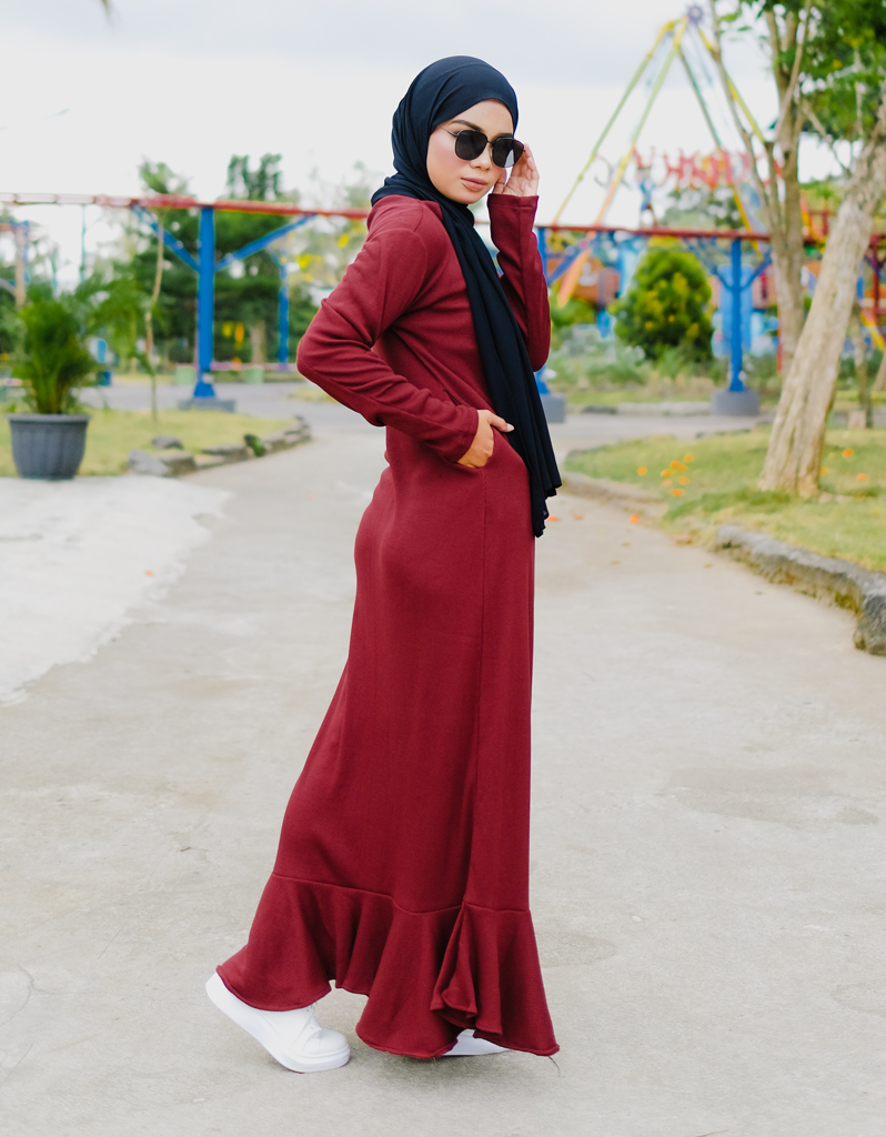 Ribbed Flounce Maxi Dress in Maroon