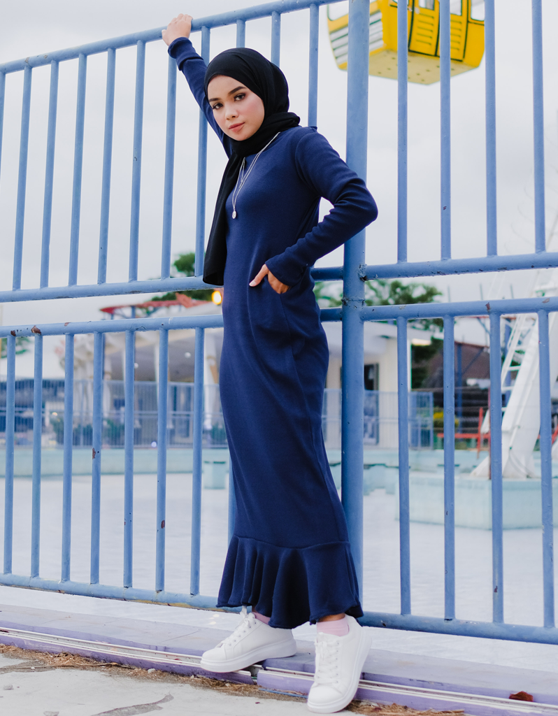 Ribbed Flounce Maxi Dress in Navy