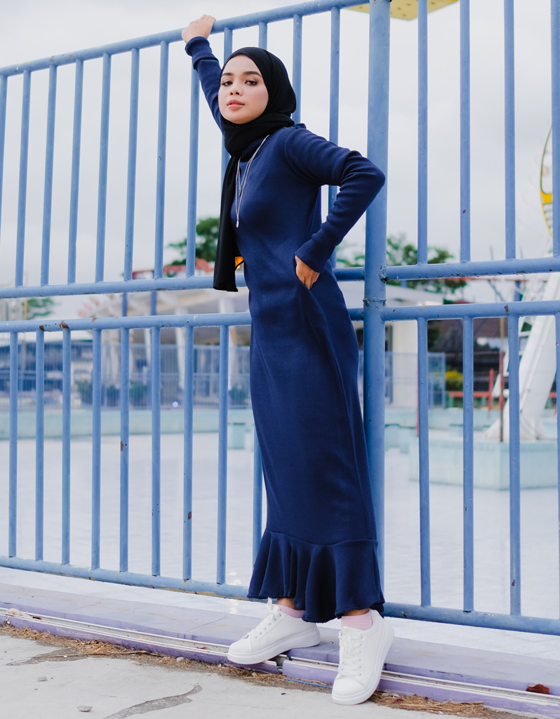 Ribbed Flounce Maxi Dress in Navy