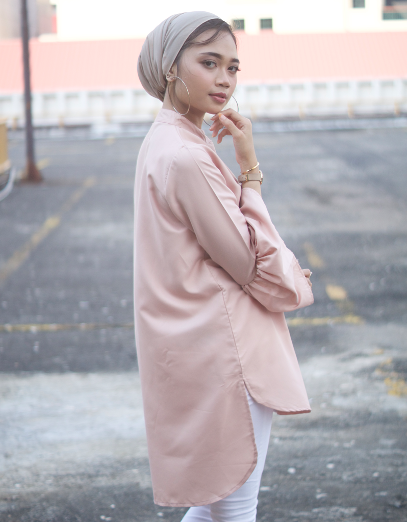 Bell-Sleeve High Low Shirt in Cream
