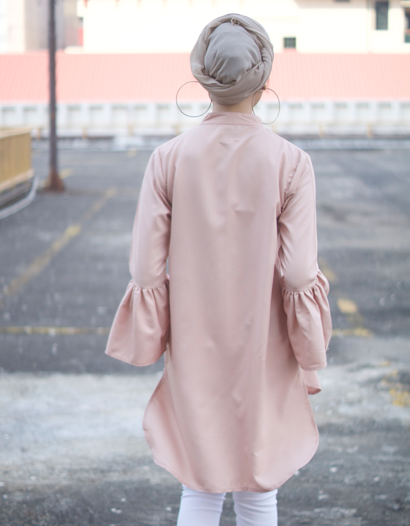 Bell-Sleeve High Low Shirt in Cream