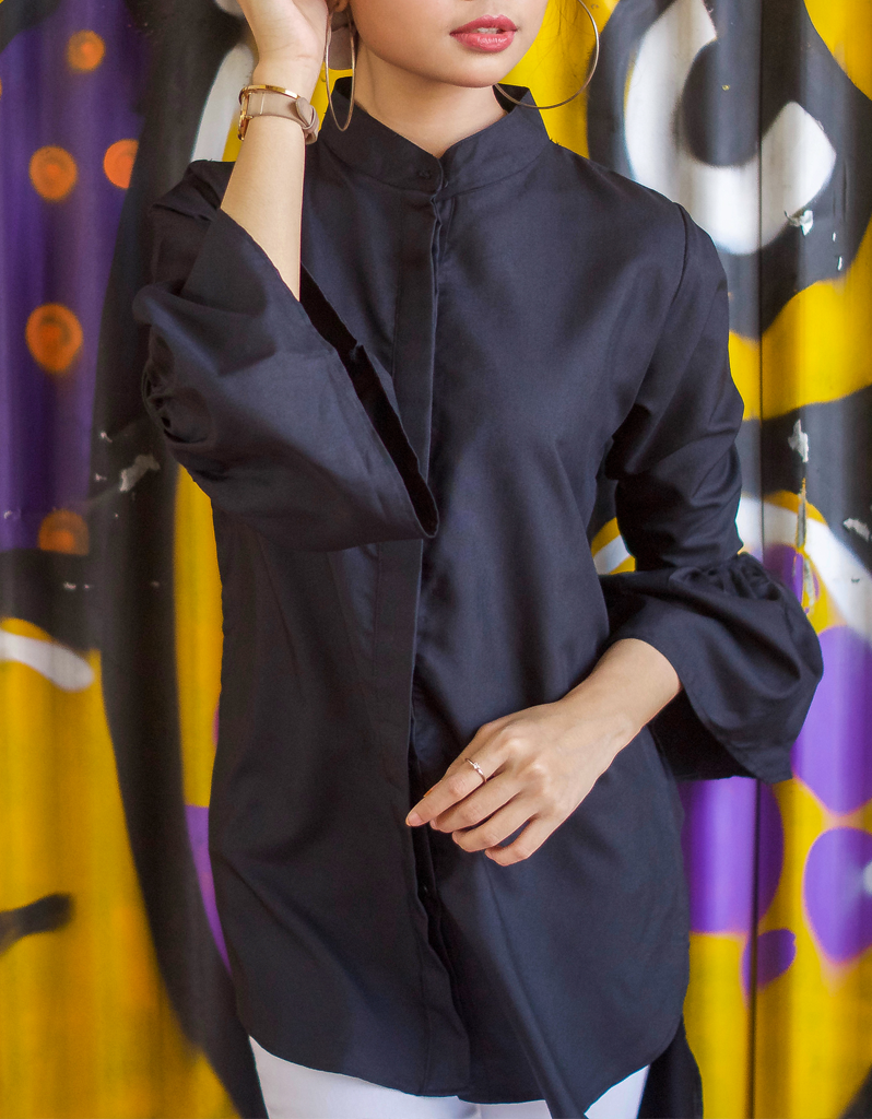 Bell-Sleeve High Low Shirt in Black