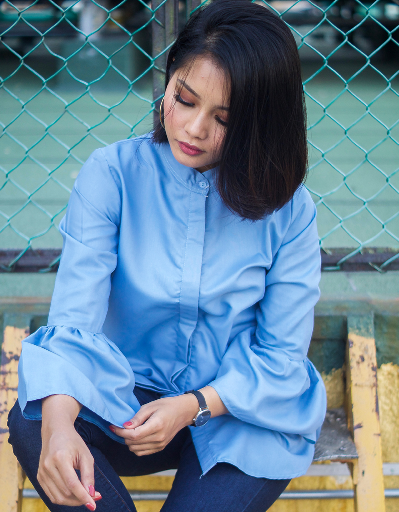 Bell-Sleeve High Low Shirt in Blue