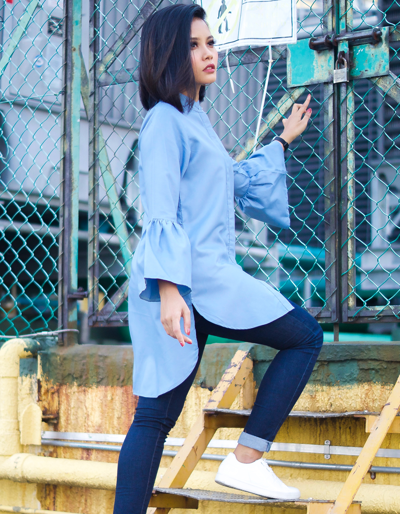 Bell-Sleeve High Low Shirt in Blue