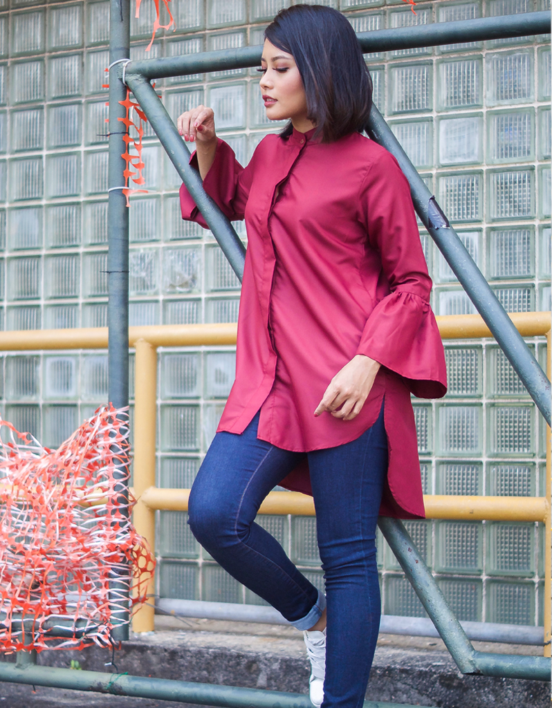 Bell-Sleeve High Low Shirt in Maroon