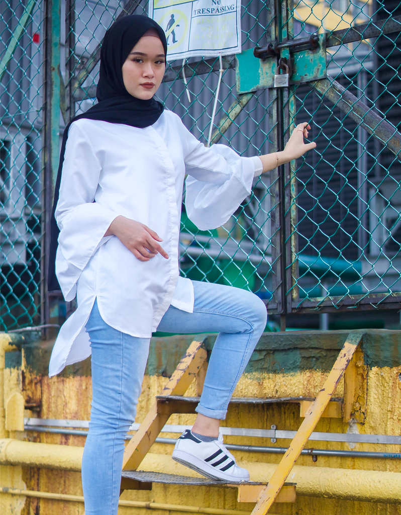 Bell-Sleeve High Low Shirt in White